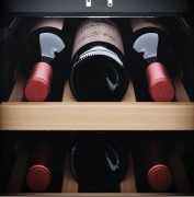 Dometic D18B, Weink�hlschrank mit zwei Zonen, 18 Flaschen, schwarz, EEK: G