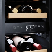 Dometic C46B, Weink�hlschrank mit zwei Zonen, 46 Flaschen, Edelstahl und Schwarz, EEK: G