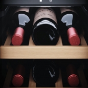 Dometic D42B, Weink�hlschrank mit zwei Zonen, 42 Flaschen, schwarz, EEK: G